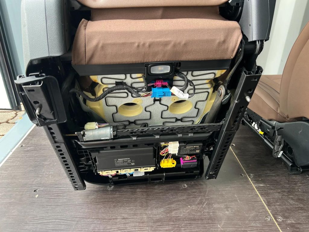 Mercedes-Benz S-Class W222 Front Seat - Image 4