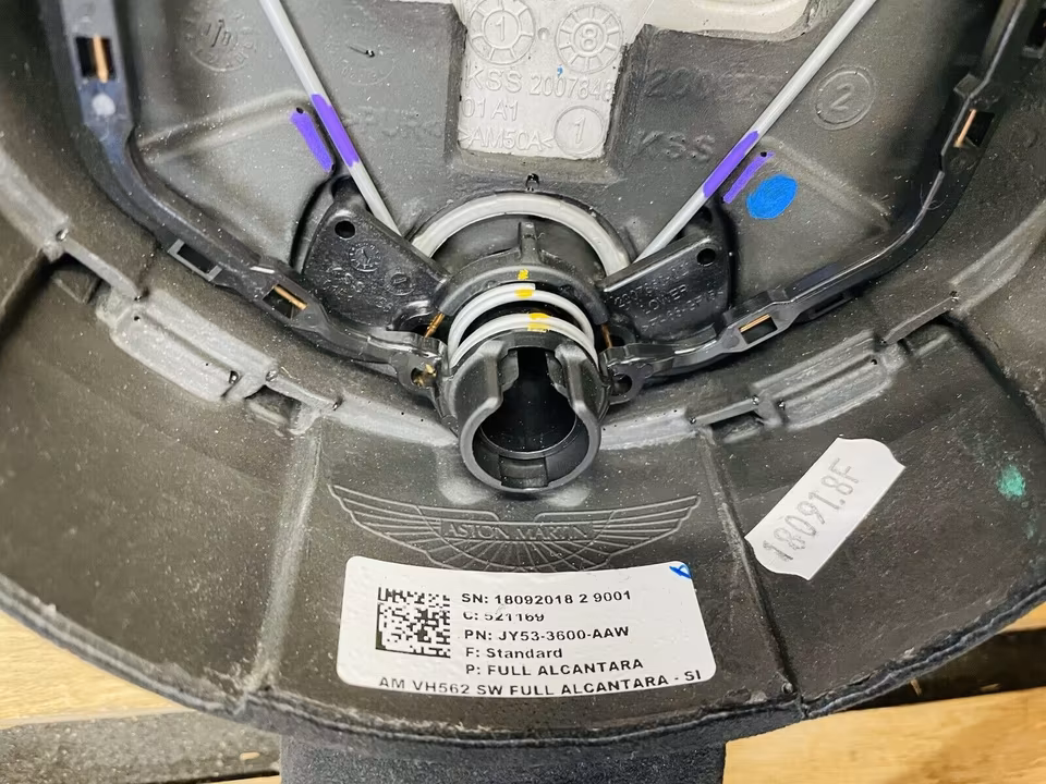 Aston Martin DB11 VANTAGE Steering Wheel Alcantara JY533600AAW Brand New - Image 3