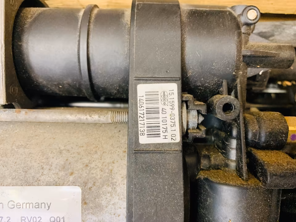 Maserati Levante Air Suspension Air Compressor 670039247 - Image 2