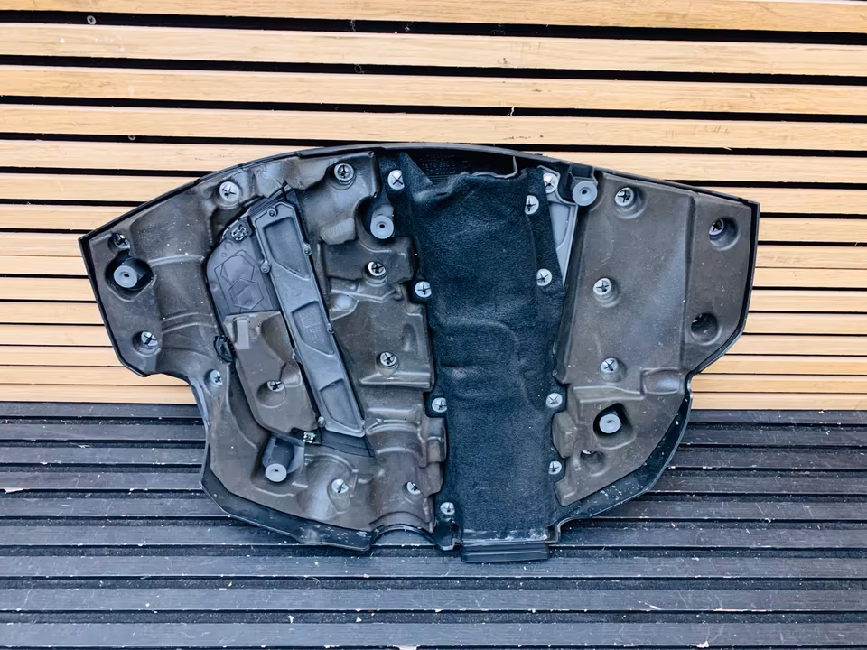 Maserati Levante Ghibli Quattroporte Engine Cover 670005143 - Image 3
