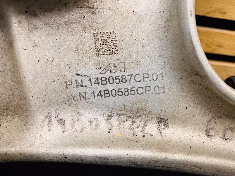 McLaren 600LT Rear Right Steering Knuckle 14B0576CP02 14B0587CP01 - Image 2