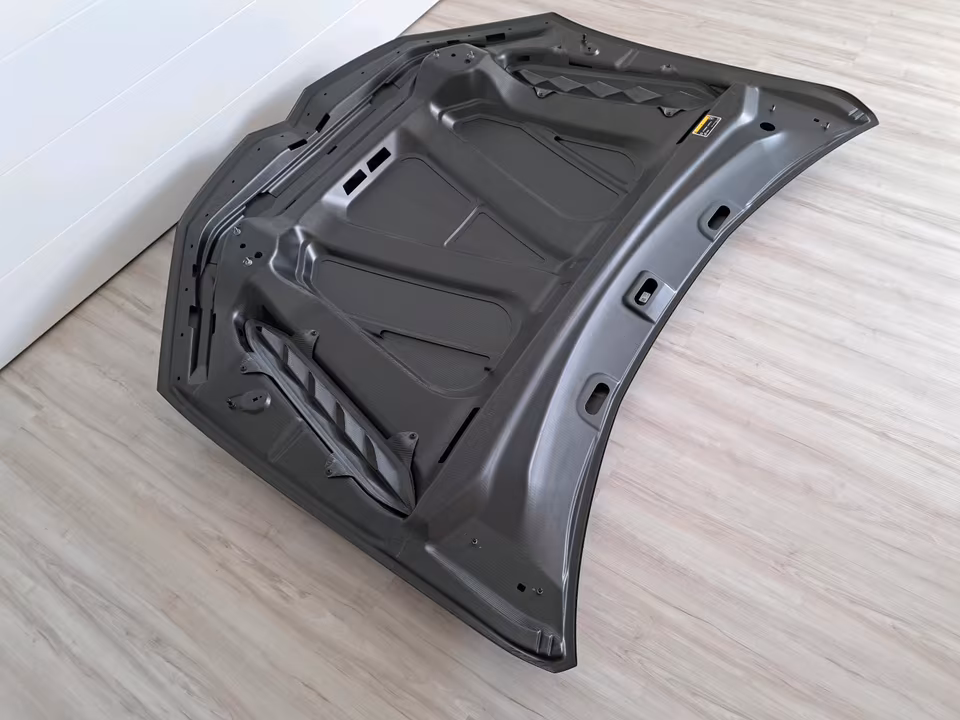 ORIGINAL Lamborghini Urus S PERFORMANTE CARBON BONNET - Image 2