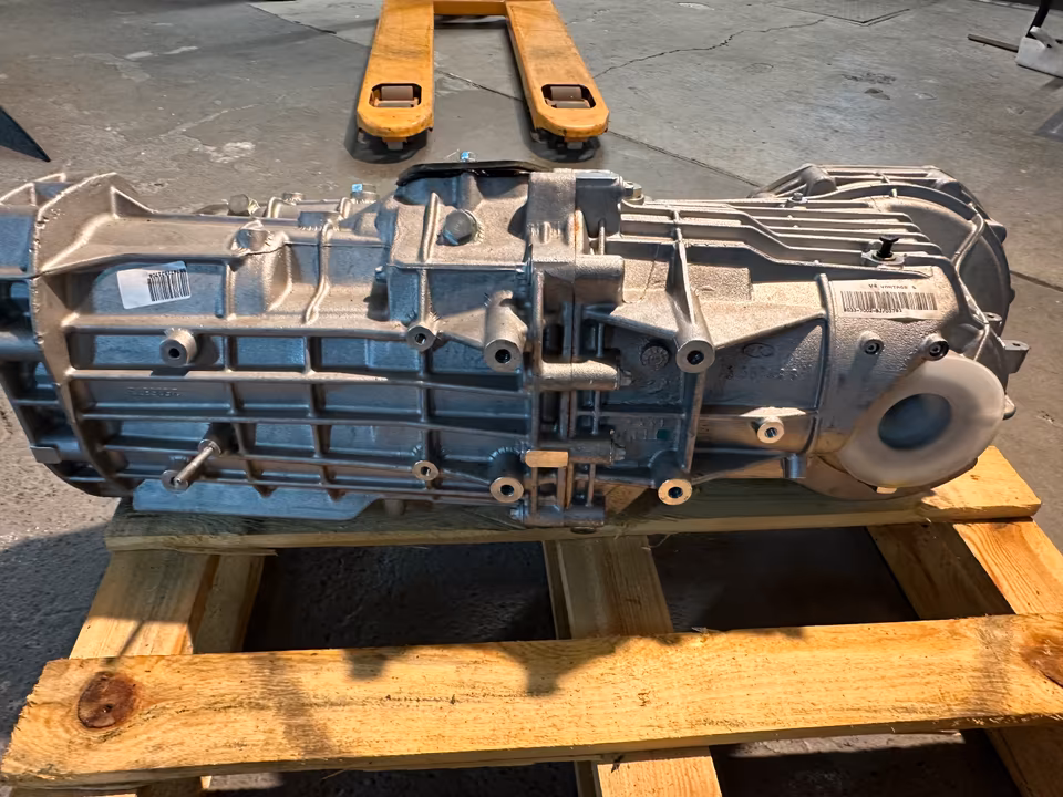 Aston Martin V8 Vantage Gertiebe BG33-7002-BJ / 2000km