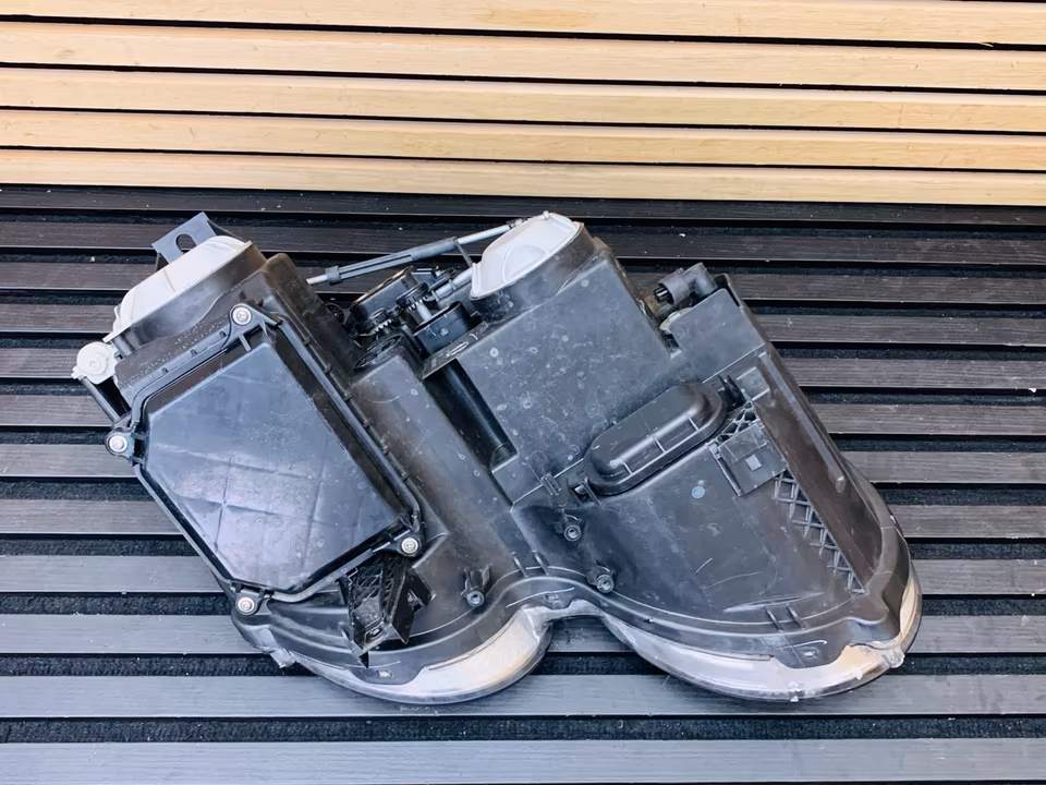 Bentley GT GTC Headlight Left 3W1941015AB - Image 2