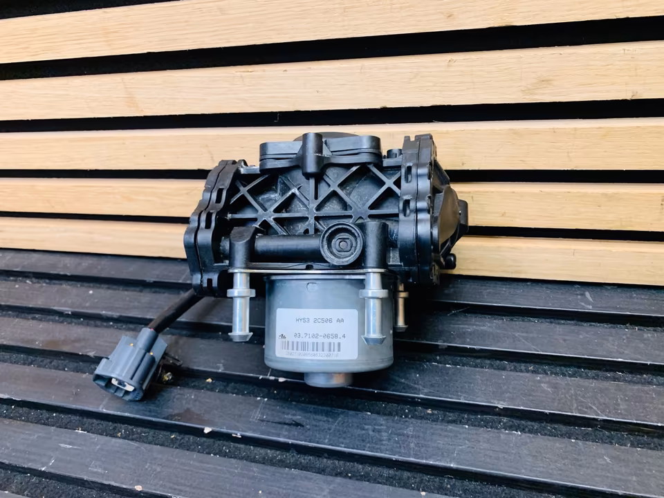 Aston Martin DB11 pump HY532C506AA - Image 4