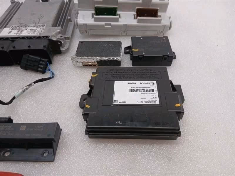 FERRARI GTC4 LUSSO T 3.9 V8 F151M Engine Control Unit+Key - Image 7