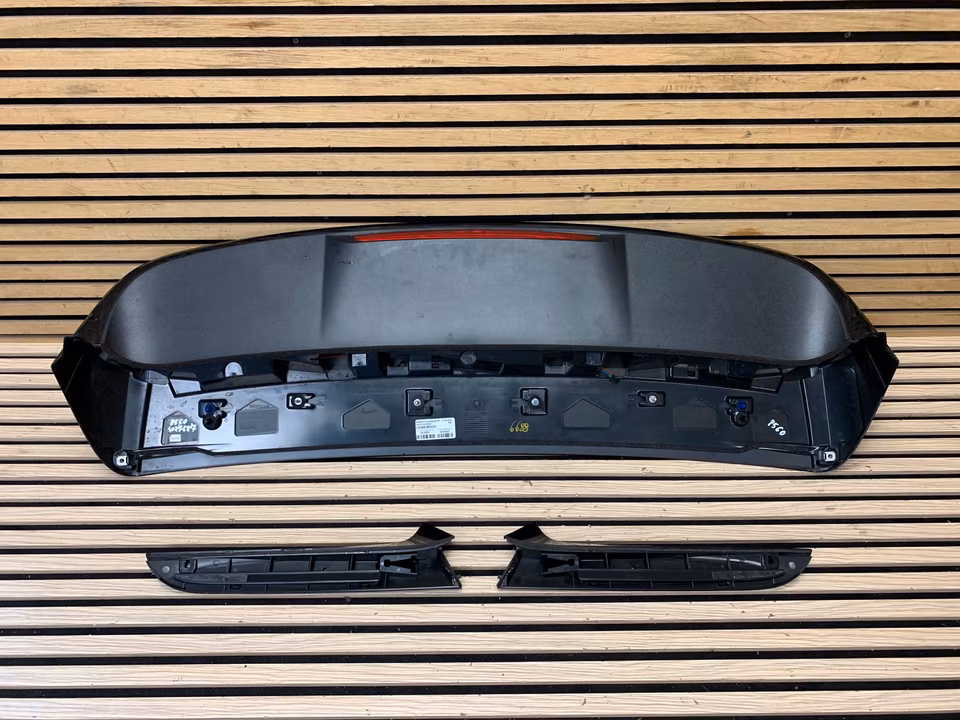 Bentley Bentayga Tailgate Rear Spoiler 36A827933 - Image 5