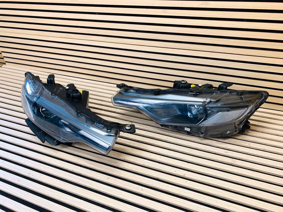 Maserati Levante Headlight Left Right 670032327 670034641 - Image 14