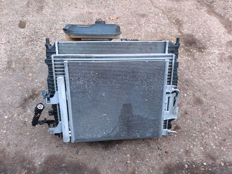 Jaguar XJ X351 pre-facelift water cooler radiator