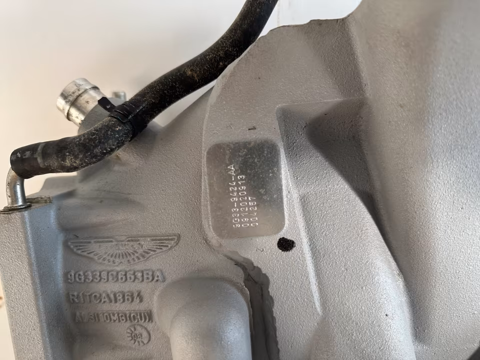 Aston Martin intake manifold Vantage 4.7 V8 9G33-9424-AA - Image 2