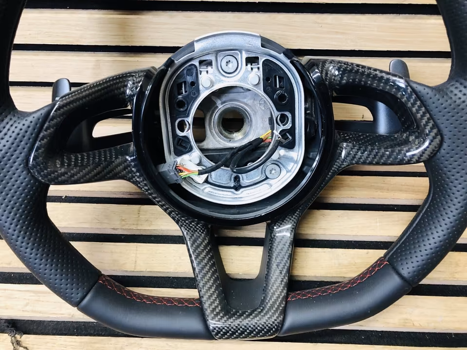 McLaren 650s MP4 12C steering wheel carbon - Image 4