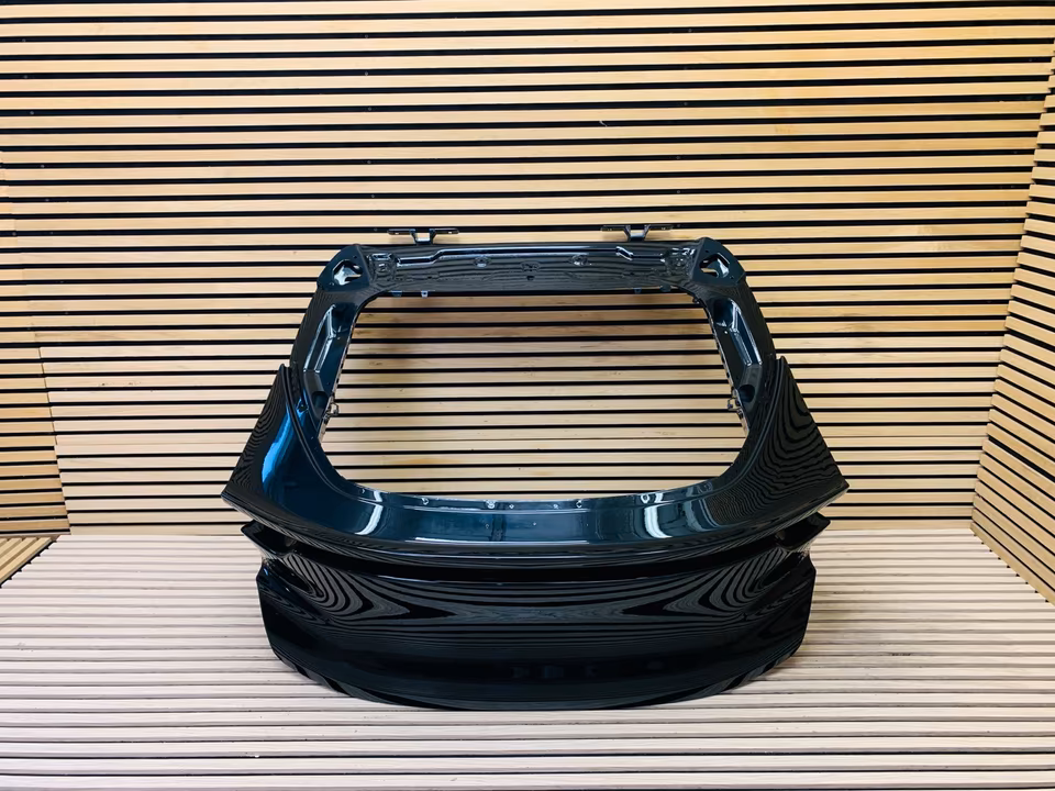 Ferrari Purosangue Tailgate - Image 7