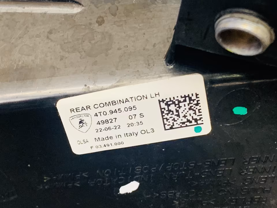 Lamborghini HURACAN Tail Light Tail Light 4T0945096 4T0945095 - Image 2