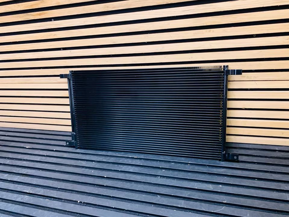 Aston Martin Vantage DBS Rapide Radiator Air - Image 3