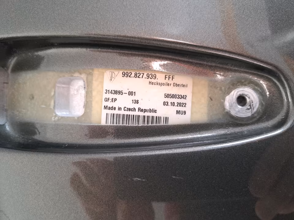 PORSCHE 911 992 TURBO S Rear Spoiler Rear Cover Tailgate - Image 13