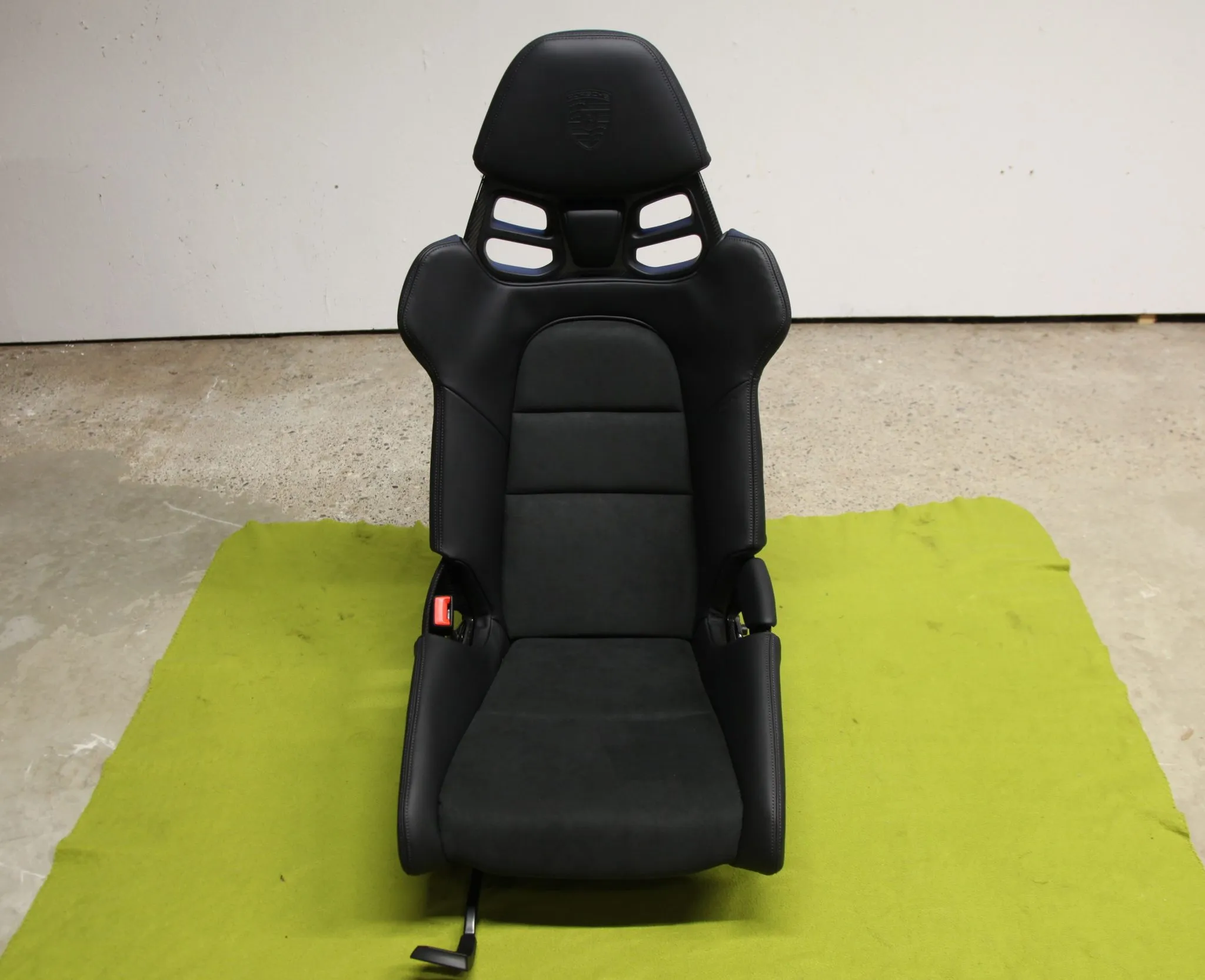 Porsche 992 Bucket Seats - Image 31