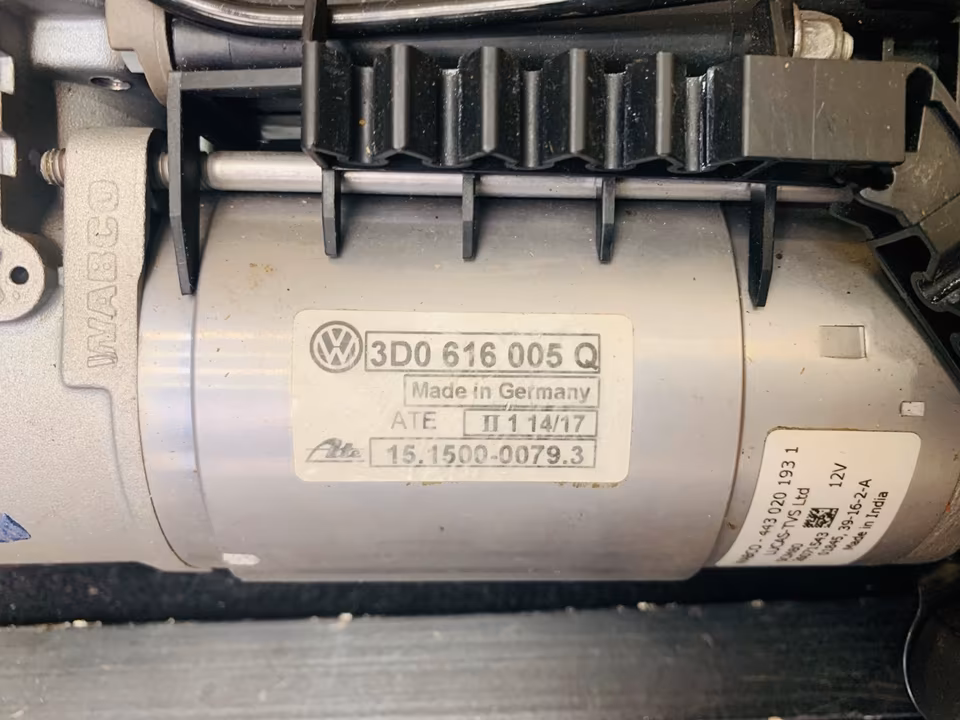 Bentley GT GTC Air Suspension Compressor Pump 3D0616005Q - Image 5