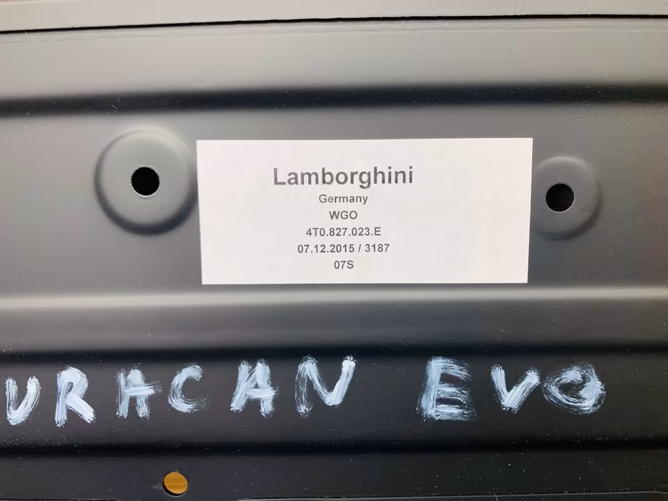 Lamborghini Huracan EVO Tailgate 4T082723E Brand New - Image 15