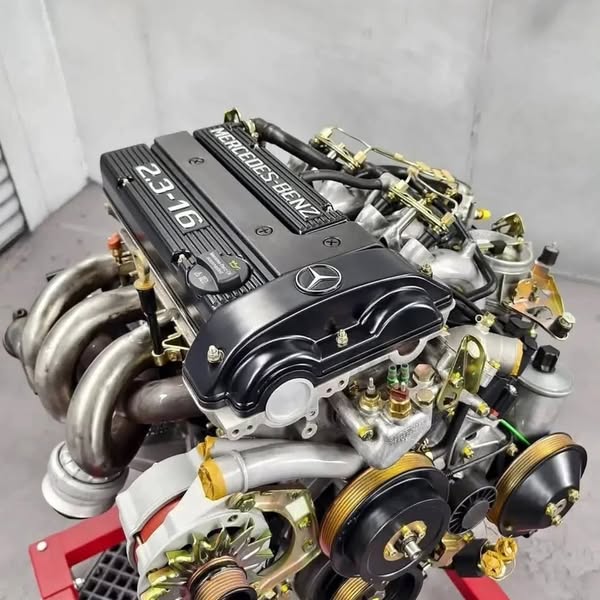 Mercedes-Benz M102 2.3 16 Cosworth Engine - Image 3