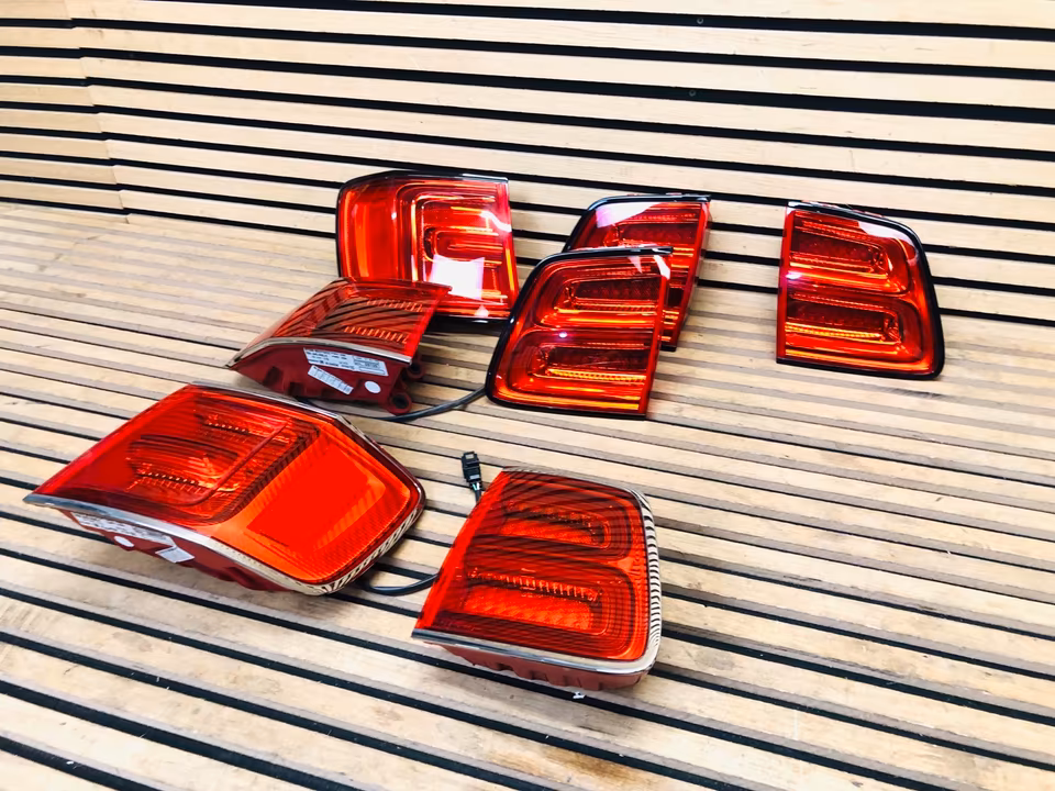 Bentley Bentayga Tail Light Tail Light - Image 10