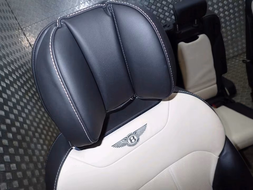 BENTLEY BENTAYGA LEATHER SEATS, HEATED AND VENTILATED SEATS 7 - Image 10