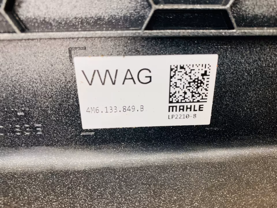 Lamborghini Urus Engine Cover 4M6133849B - Image 3