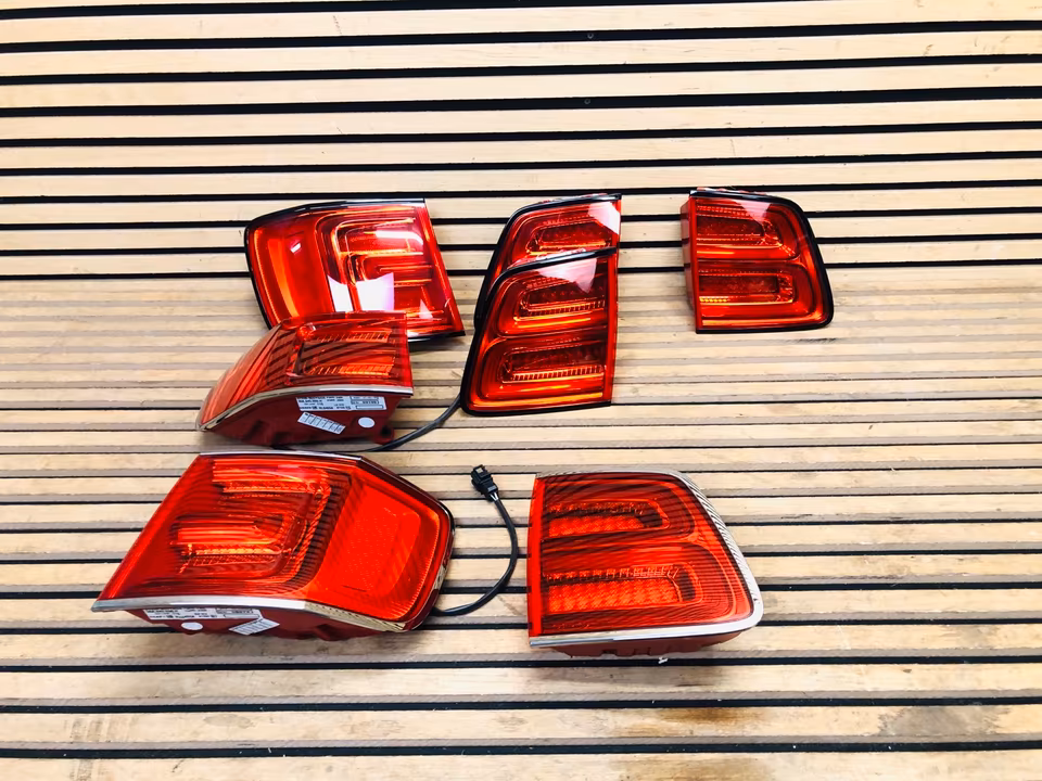 Bentley Bentayga Tail Light Tail Light - Image 13
