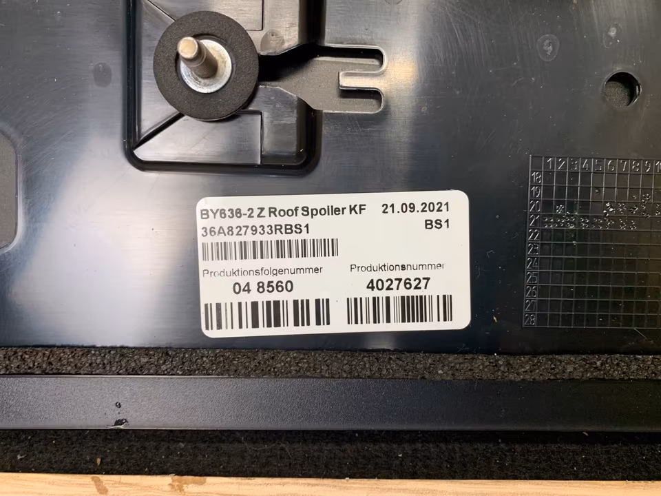 Bentley Bentayga Tailgate Rear Spoiler 36A827933 - Image 4