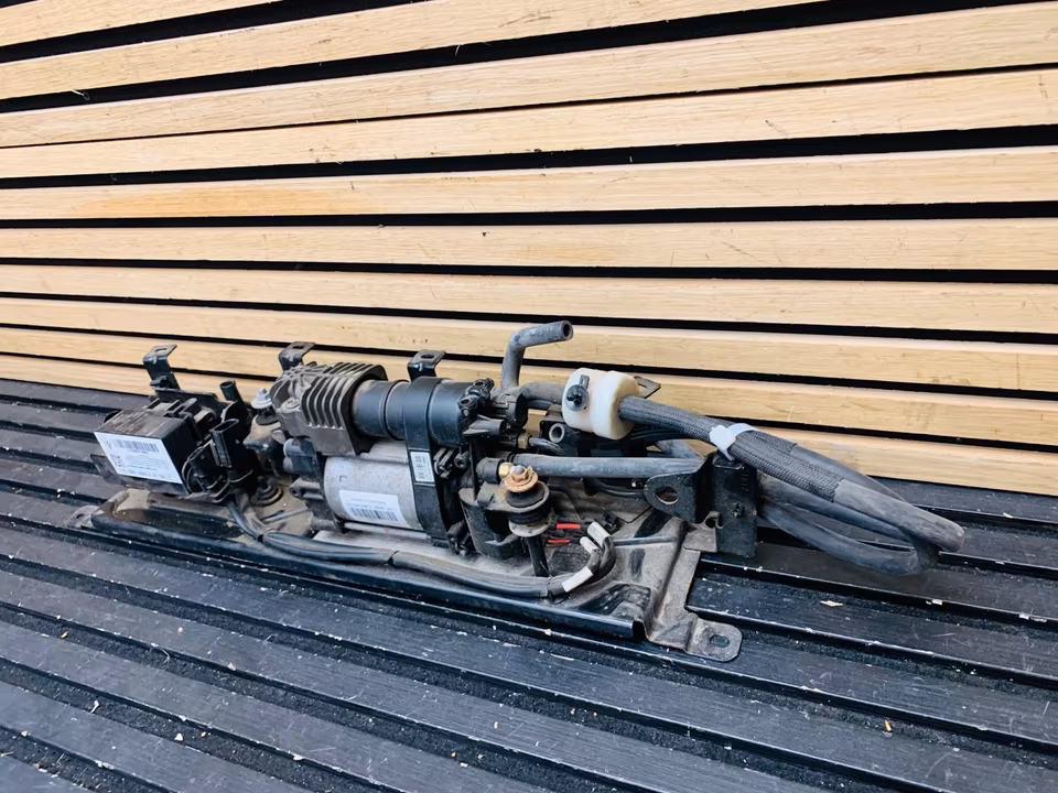 Maserati Levante Air Suspension Air Compressor 670039247 - Image 8