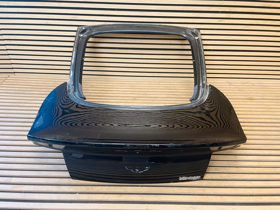 Aston Martin Vantage tailgate AD2340616 - Image 6
