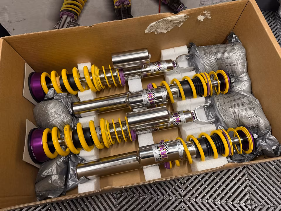 KW Coilover Suspension V3 PORSCHE 911 997 GT2 incl. RS – 35271036 - Image 5