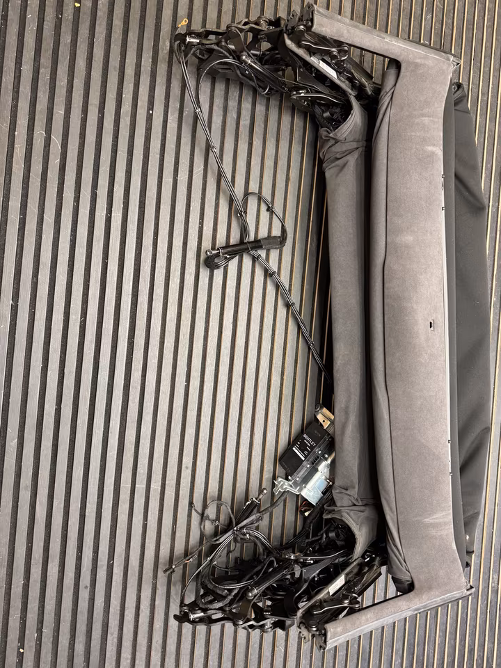 Bentley GTC convertible top 3W7244197 - Image 2