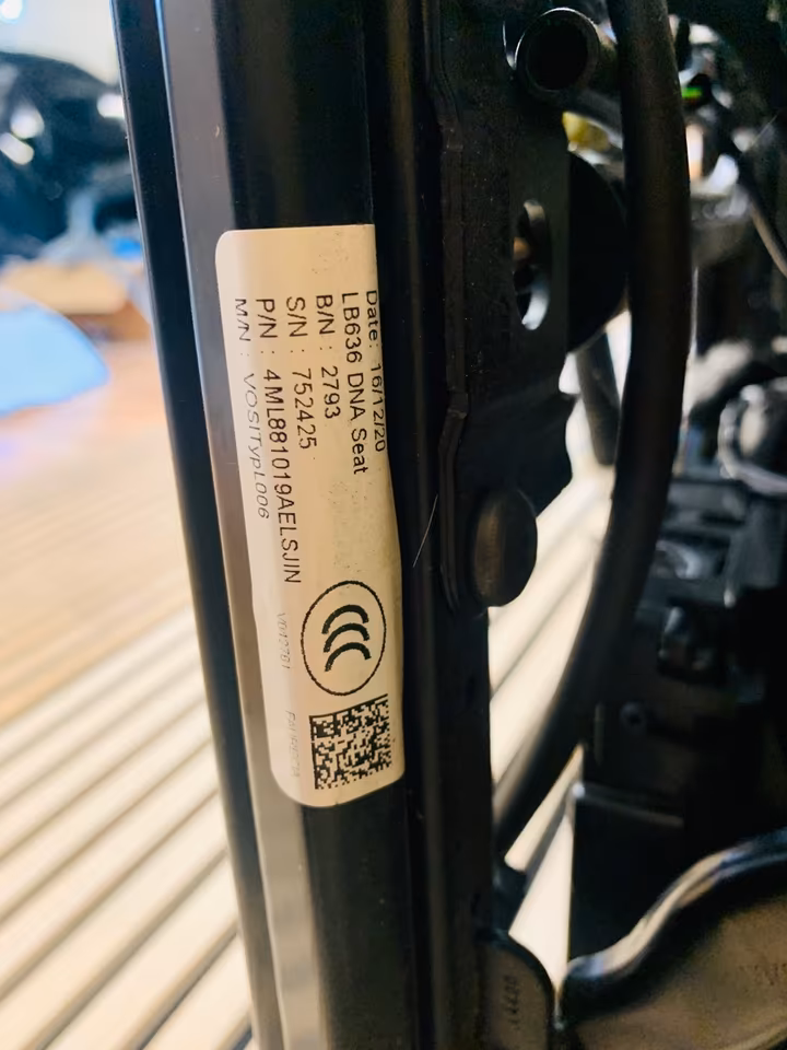 Lamborghini Urus Front Seats - Image 3