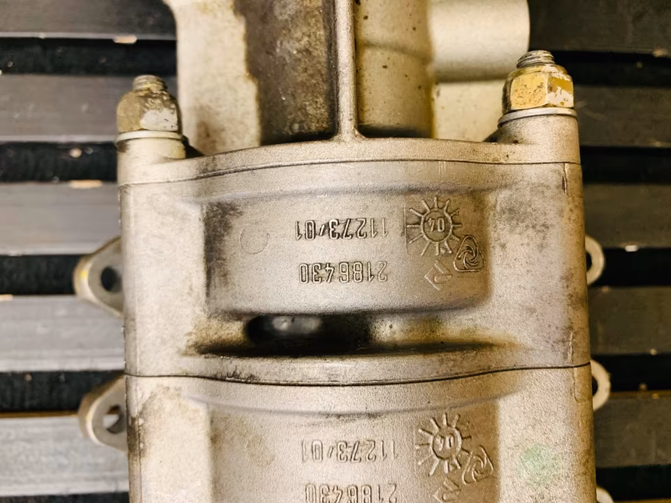 Maserati Quattroporte Oil Pump 2186430 - Image 5