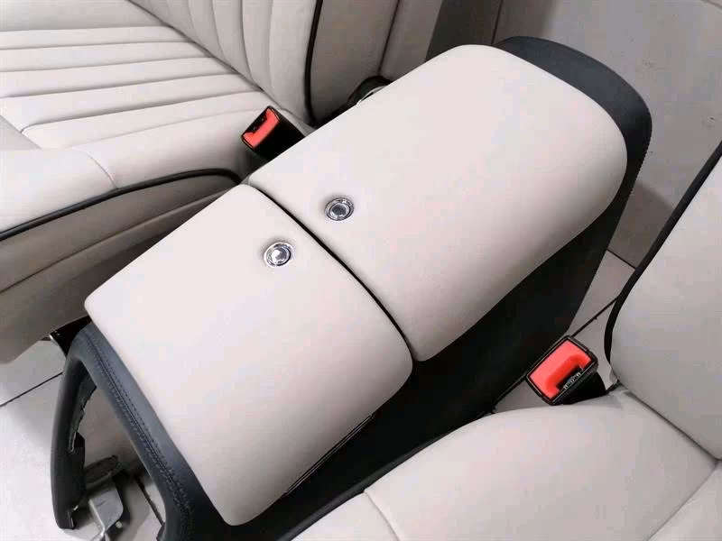 ROLLS ROYCE PHANTOM FRONT SEATS WITH TV / - Image 8