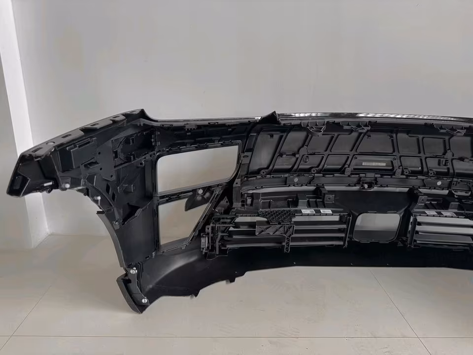 PORSCHE MACAN 95C TURBO GTS Bumper - Image 3