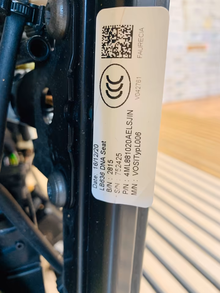 Lamborghini Urus Front Seats - Image 4