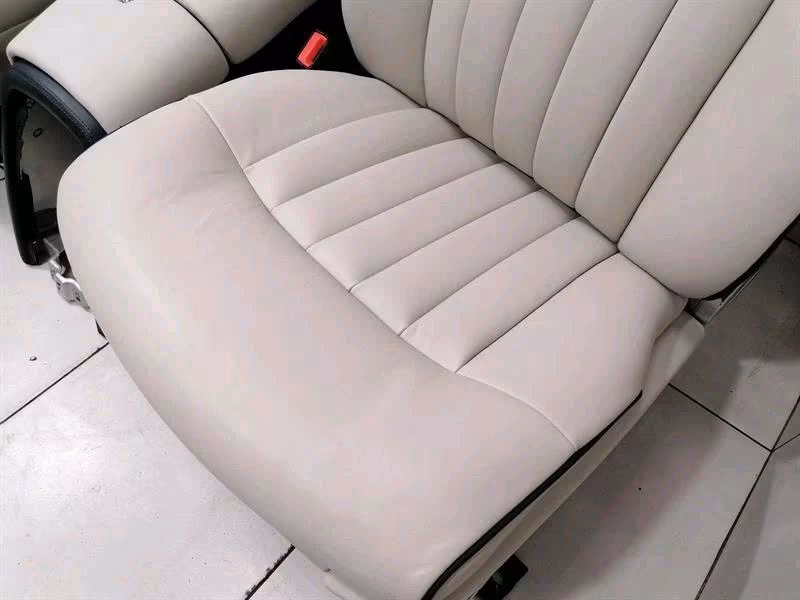 ROLLS ROYCE PHANTOM FRONT SEATS WITH TV / - Image 9
