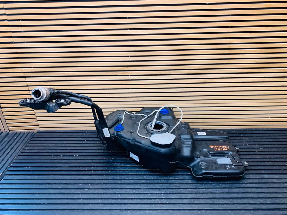 Porsche Macan Fuel Tank 95B201021 - Image 7