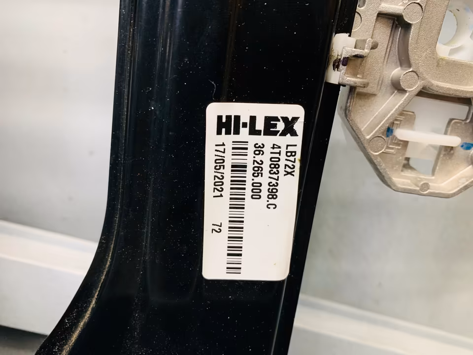 Lamborghini Huracan Door Left 4T0831436B Bianco Icarus - Image 3