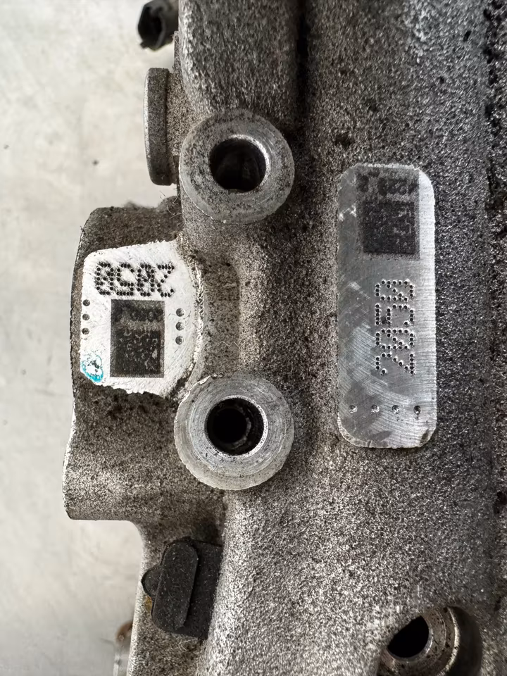 Porsche 991 GT3 MK2 4.0 Cylinder Head 4-6 9A110401296 - Image 3