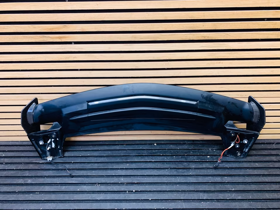 Lamborghini Urus Performante Carbon Rear Spoiler - Image 7
