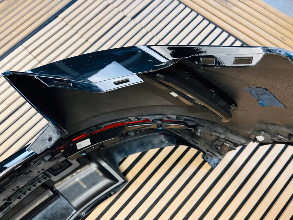 Lamborghini Urus Rear Bumper Tailpipes Diffuser - Image 7