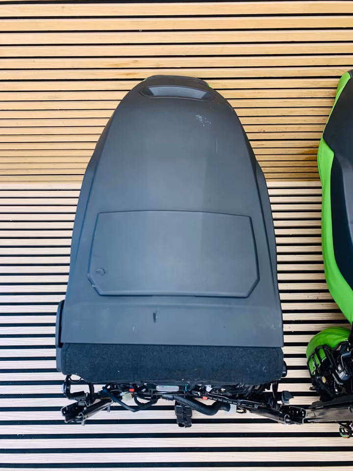 Lamborghini Urus Front Seats - Image 5