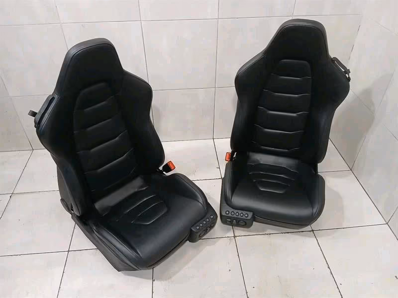 McLaren 650S Spider 14-17 seats leather - Image 2