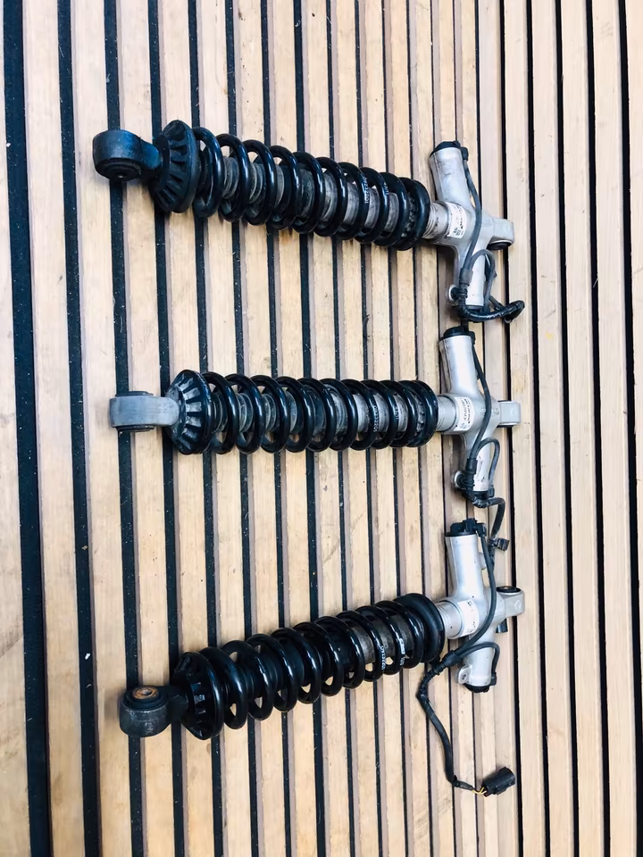 McLaren MP4 12C Front Shock Absorber 11B0705CP 03 - Image 2