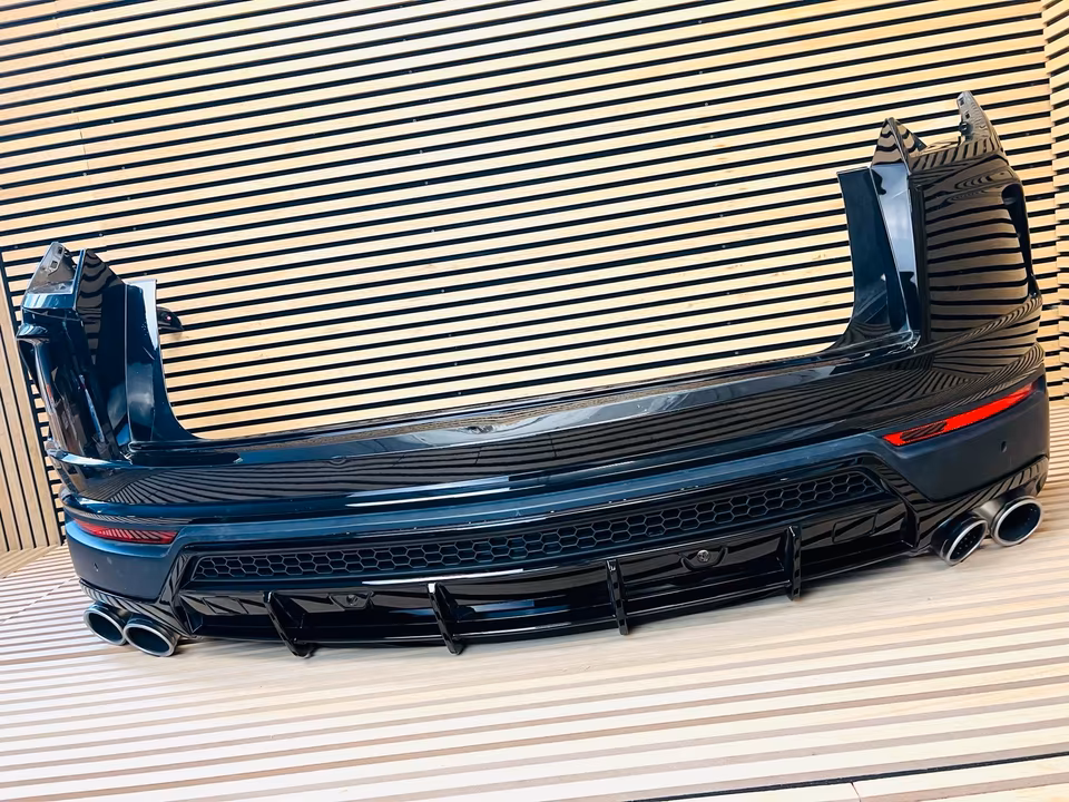 Lamborghini Urus Rear Bumper Tailpipes Diffuser - Image 4