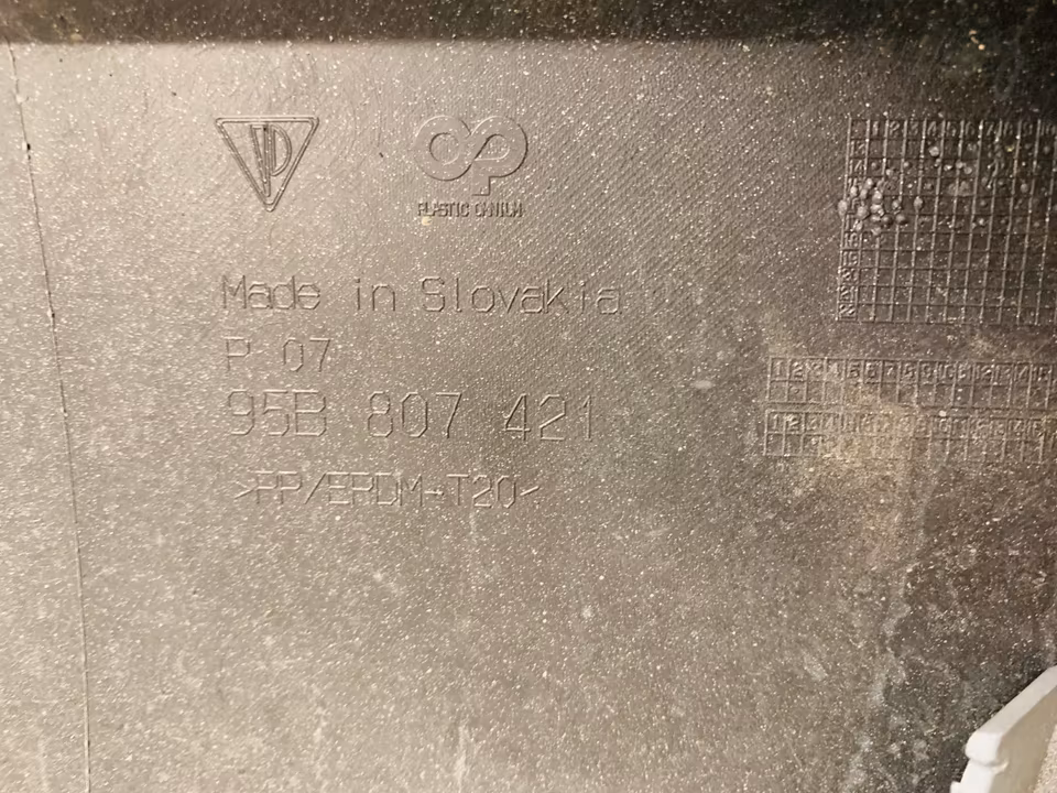 Porsche Macan GTS Rear Bumper 95B807421 - Image 2