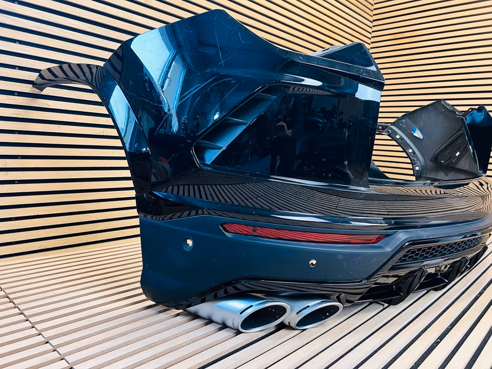 Lamborghini Urus Rear Bumper Tailpipes Diffuser - Image 5