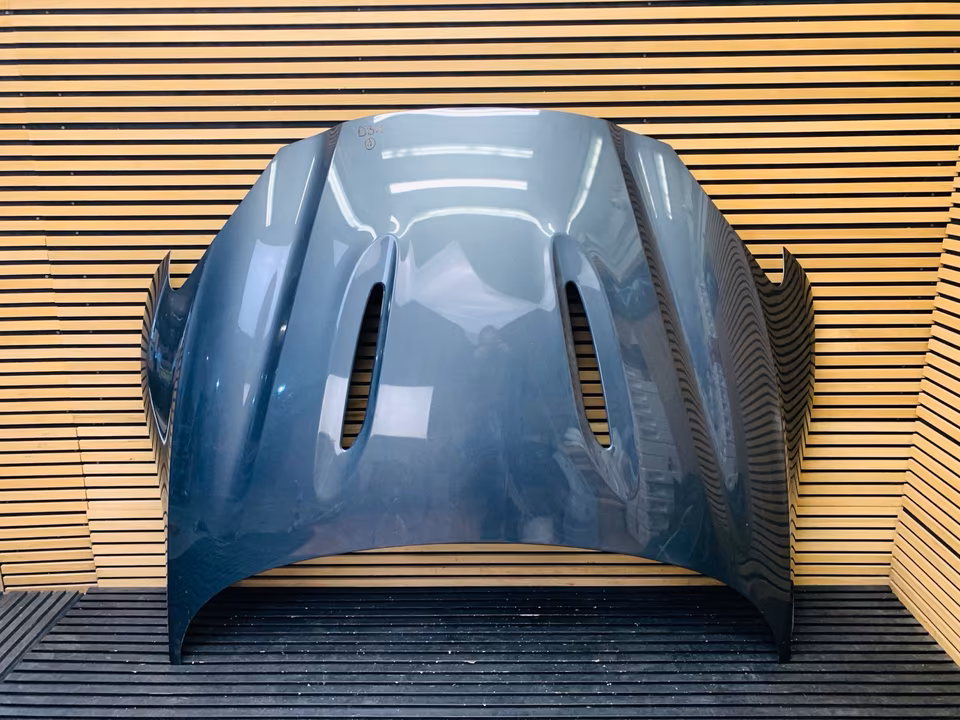 Aston Martin DBX hood - Image 7